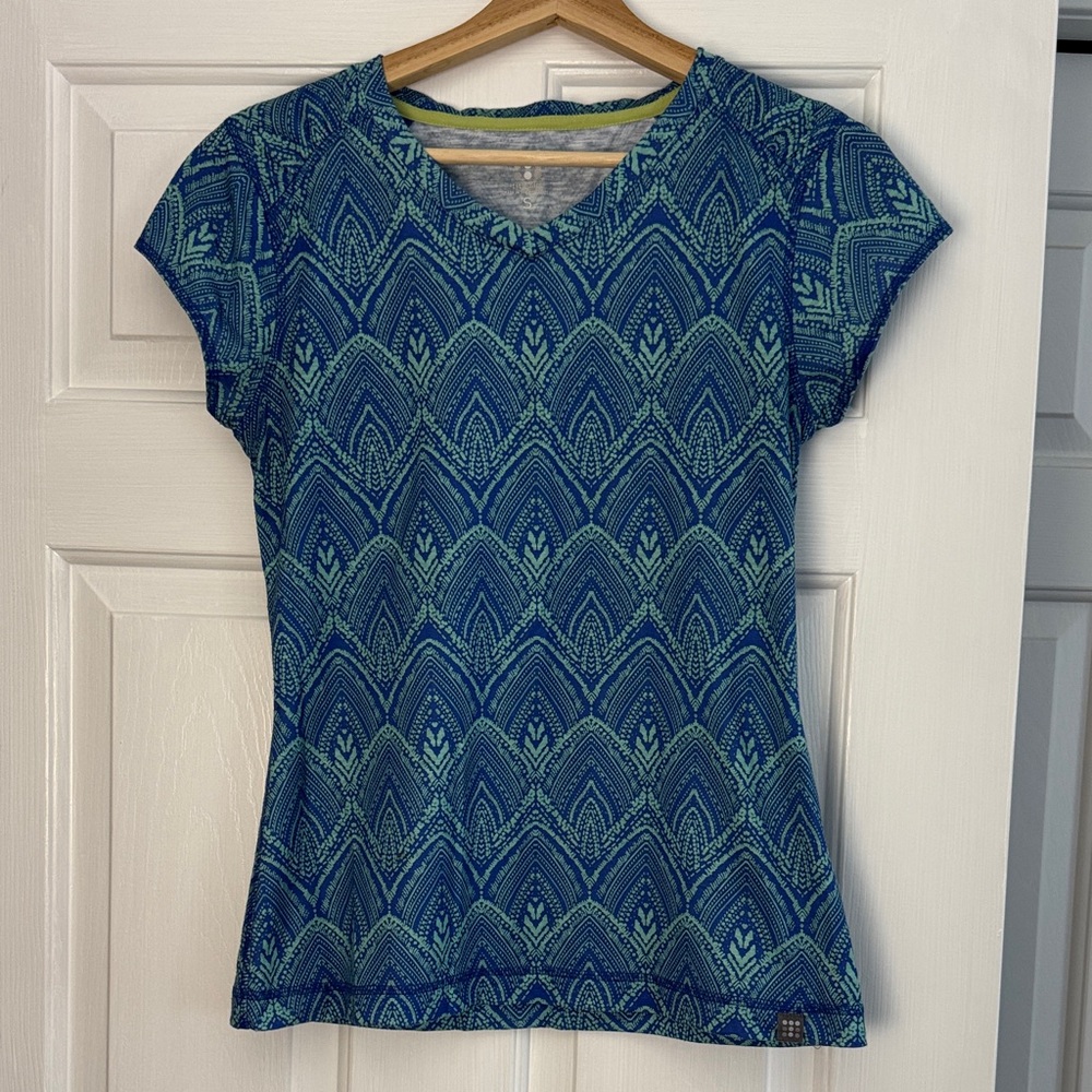 Title Nine Blue and Green Patterned Short Sleeve Tee